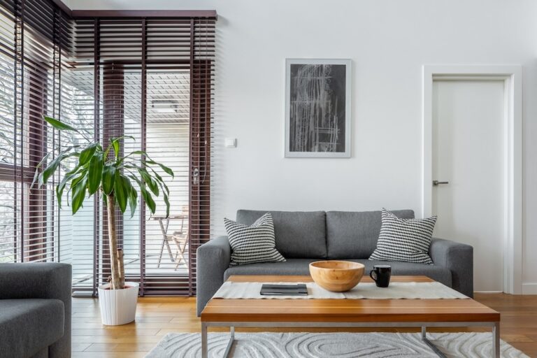 Как правильно подобрать цвет жалюзи, чтобы преобразить интерьер