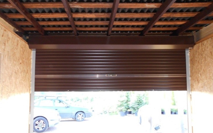 Рулонные ворота для гаража — практичность и простота