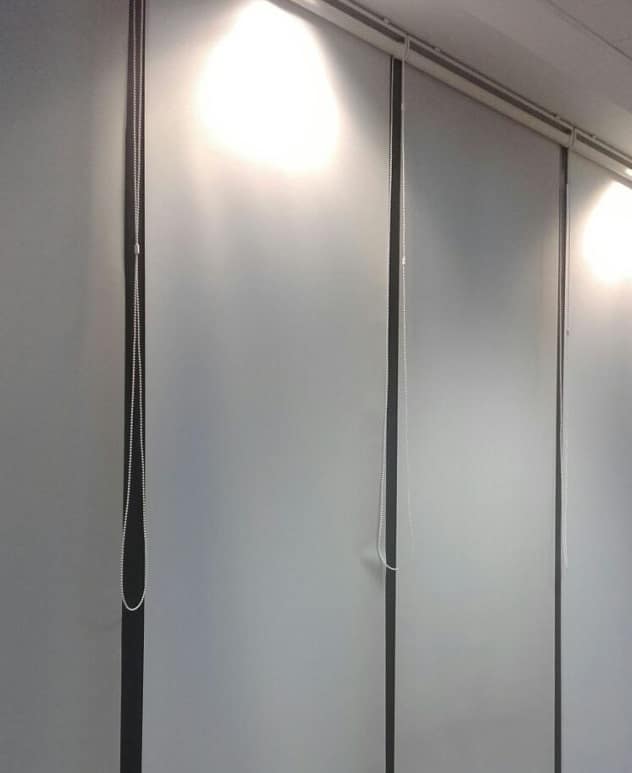 Рулонные шторы для офисного помещения