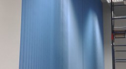 Вертикальные тканевые жалюзи с электроприводом