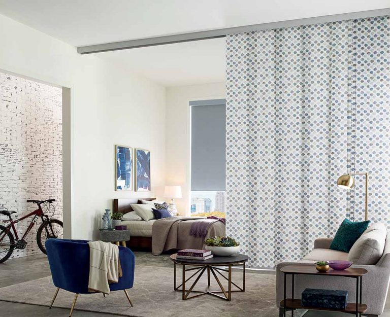 Японские шторы для зонирования спальни в студии