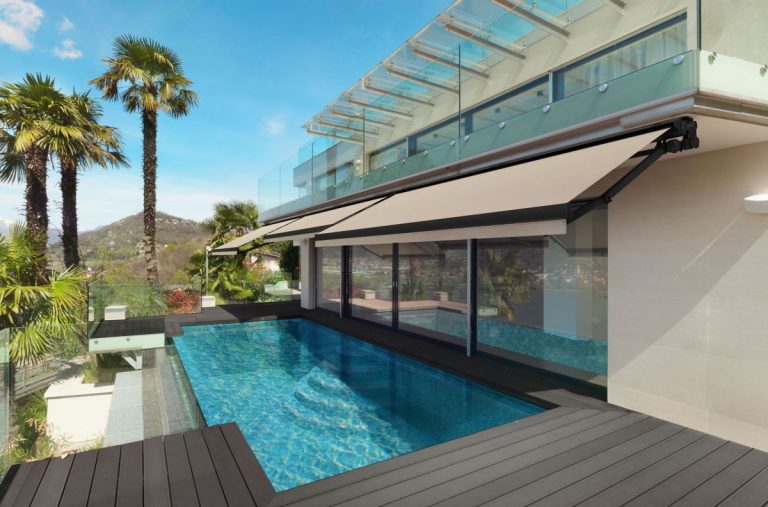 Маркизы для гостиниц и SPA: премиальная защита от солнца и стиль на террасе