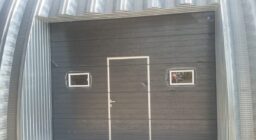 Секционные ворота с окошками