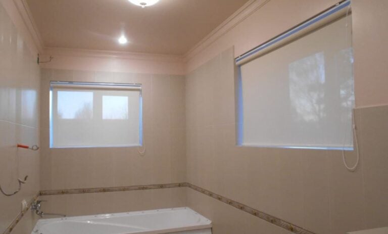 Жалюзи и рулонные шторы для ванной комнаты