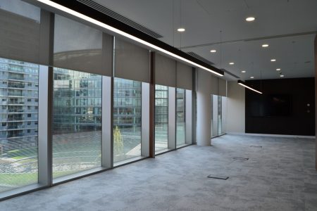 Офис без бликов и жары: Почему бизнес-центры класса «А» переходят на шторы Screen