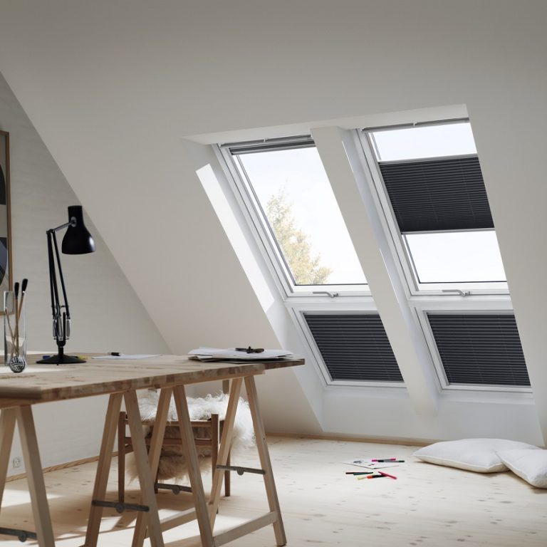 Шторы плиссе блэкаут для мансарды