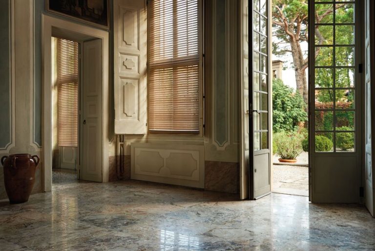 Деревянные жалюзи в колониальном стиле