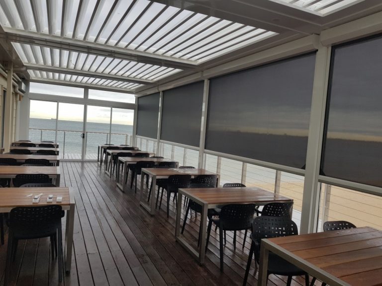 Уличные рулонные шторы с ZIP-системой