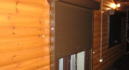 Рольставни на двери для загородного дома