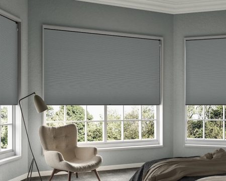 «Тишина, темнота и стиль»: почему шторы плиссе блэкаут — лучший выбор для защиты от солнца