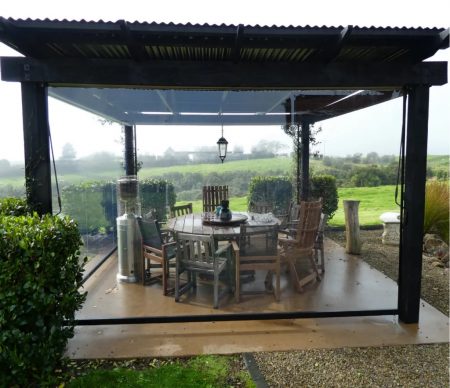 Как продлить сезон на террасе до зимы? Рулонные мягкие окна 500 мкм и ZIP-система