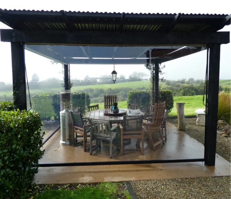 Как продлить сезон на террасе до зимы? Рулонные мягкие окна 500 мкм и ZIP-система