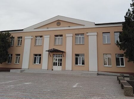 Рулонные шторы блэкаут с электроприводом для ДК им. Тамары Кацы