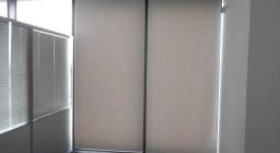 Рулонные шторы с электроприводом для офисов экспофорума