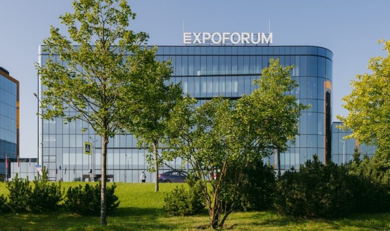 Рулонные шторы для конгрессно-выставочного центра «Экспофорум»