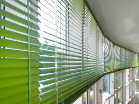 Горизонтальные жалюзи для офисов