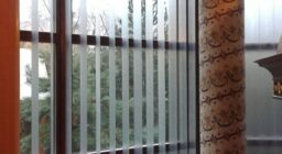 Пластиковые вертикальные жалюзи моторизованные