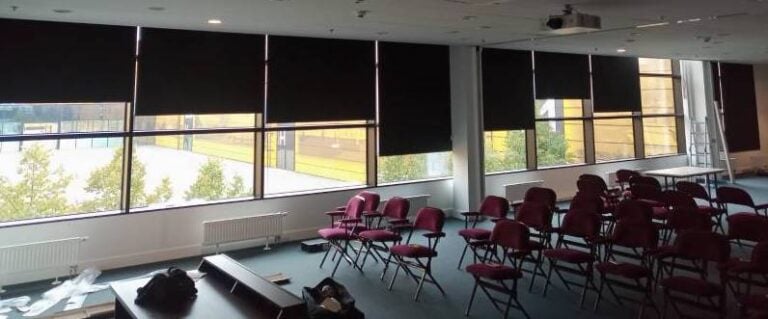 Рулонные шторы и жалюзи для конференц-залов