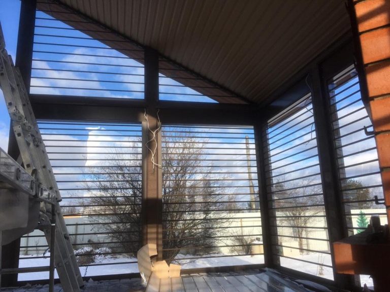 Прозрачные рольставни из поликарбоната: защита для террасы, беседки и веранды с сохранением света и обзора