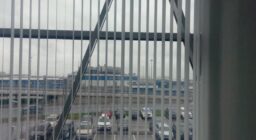 Вертикальные жалюзи для переговорной