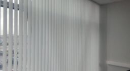 Жалюзи вертикальные для панорамных окон офиса