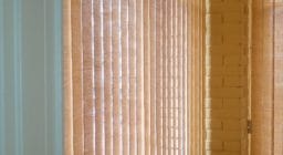 Вертикальные жалюзи для балкона