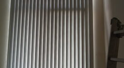 Вертикальные жалюзи блэкаут для офиса