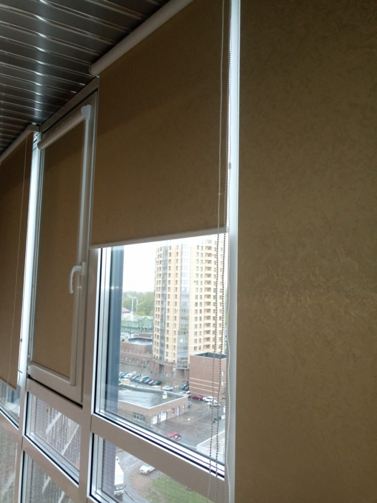 Рулонные шторы для лоджии с панорамными окнами