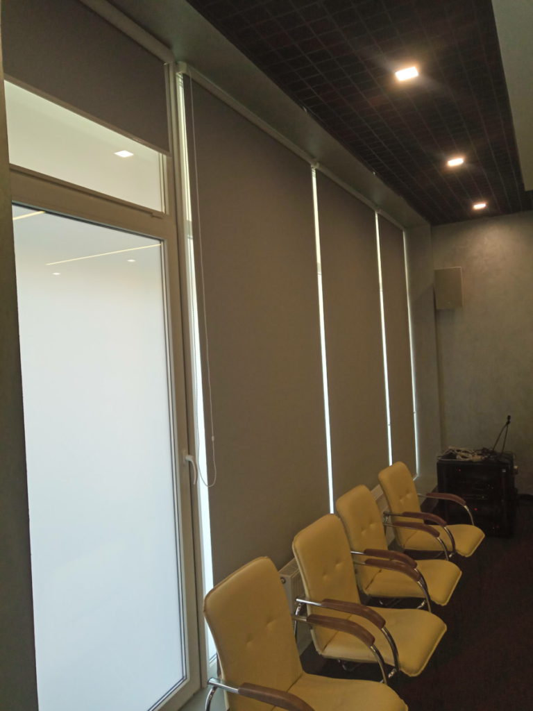 Рулонные шторы BlackOut для конференц-зала компании Норникель