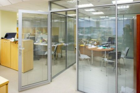 Межрамные жалюзи для стеклянных перегородок