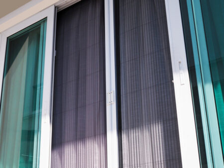 Москитные сетки на входную группу дома и дачи