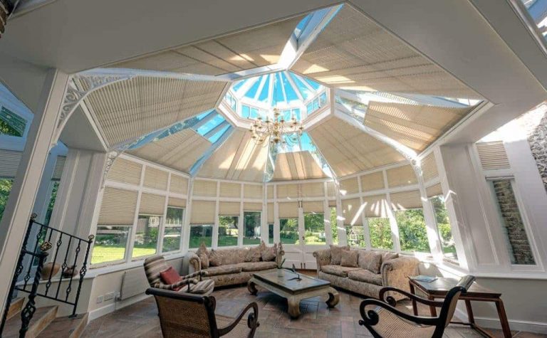 Шторы плиссе для нестандартных окон: стиль, защита от солнца и автоматизация для куполов и зимних садов