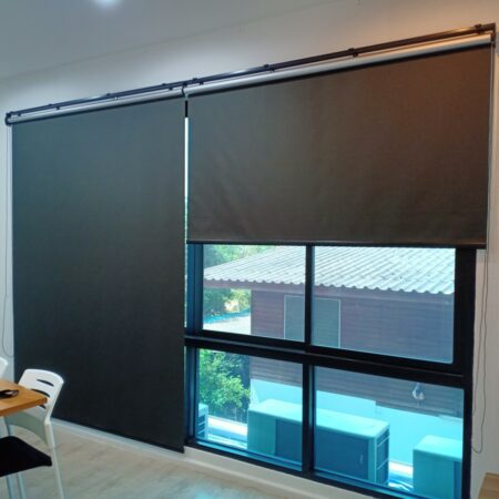 Плотные рулонные шторы на большие панорамные окна