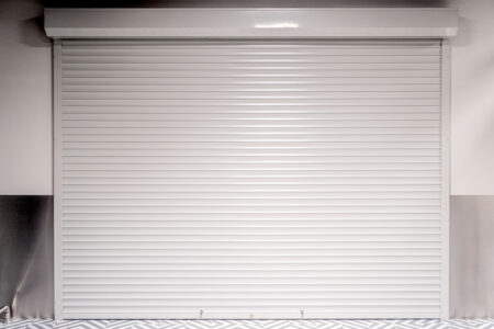 Промышленные роллетные ворота ручные с ригельным замком