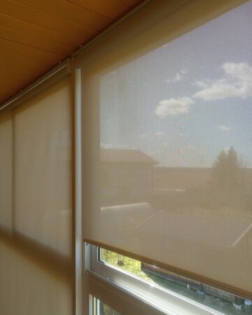 Прозрачные рулонные шторы на большие окна