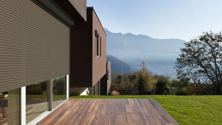 Рольставни для панорамных окон: защита, теплоизоляция и управление со смартфона