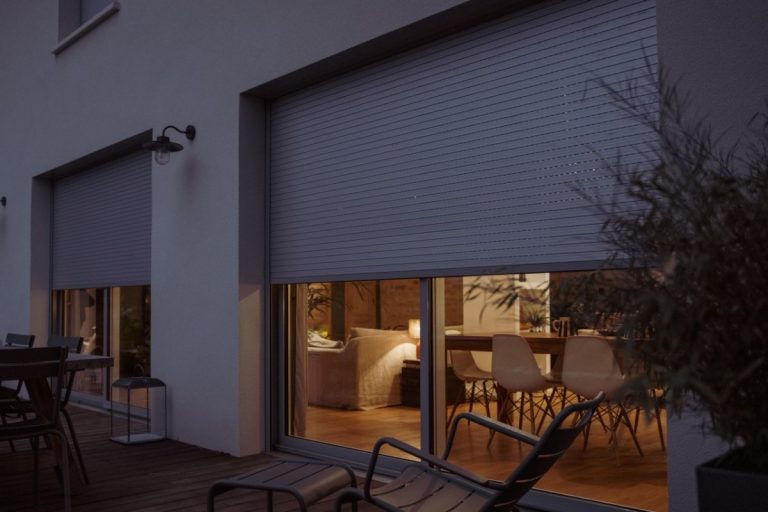 Рольставни для панорамных окон со встроенным монтажом