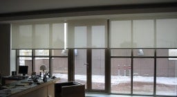 Широкие рулонные шторы на окна в пол