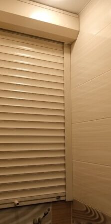 Сантехнические рольставни за унитазом