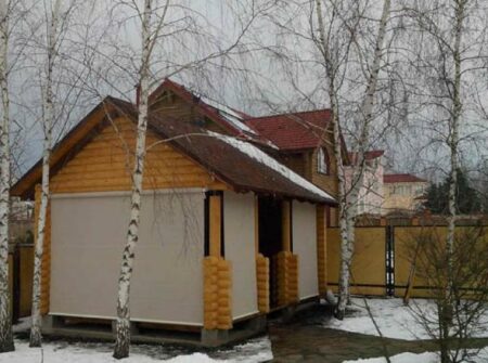 Вертикальные маркизы от снега для беседки