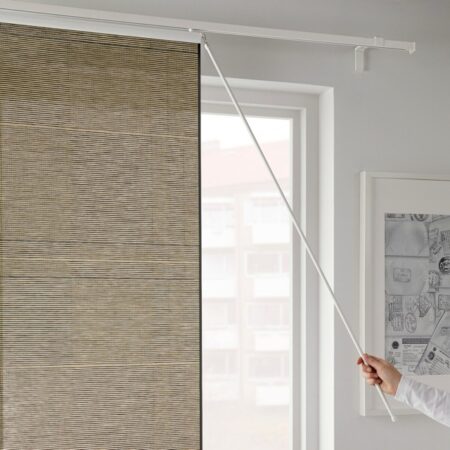 Японские шторы для балкона (управление стержнем)