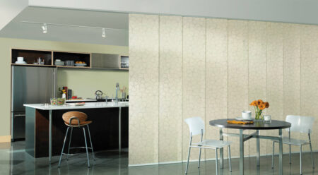 Японские шторы для зонирования кухни