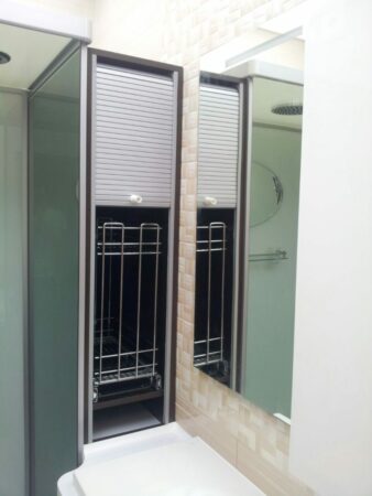 Жалюзи для шкафчика в ванной