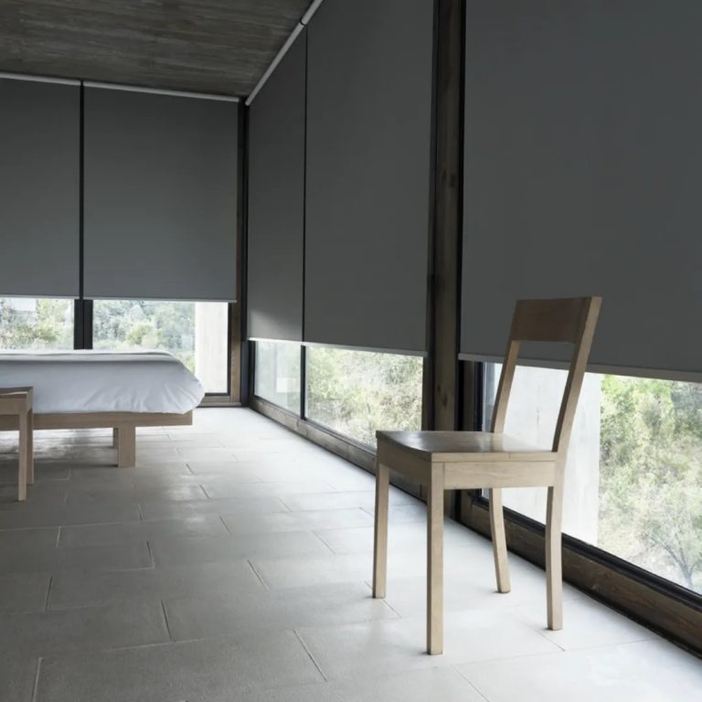 Автоматические рулонные шторы Blackout для спальни