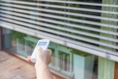 Комфорт и стиль в одном касании: автоматические солнцезащитные системы для дома и офиса