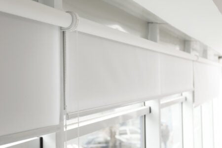 Современные солнцезащитные системы для балконов и лоджий