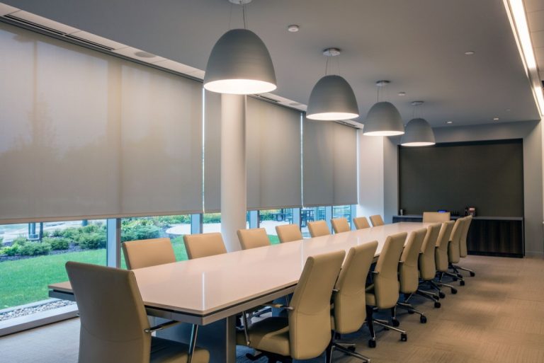 Автоматические рулонные шторы Screen Alumdevelop для офиса