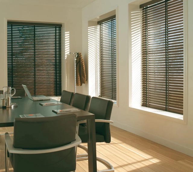 Горизонтальные жалюзи для офиса