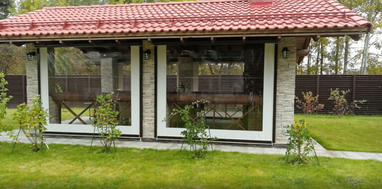 Мягкие окна: современная альтернатива стеклу для террас, беседок и веранд