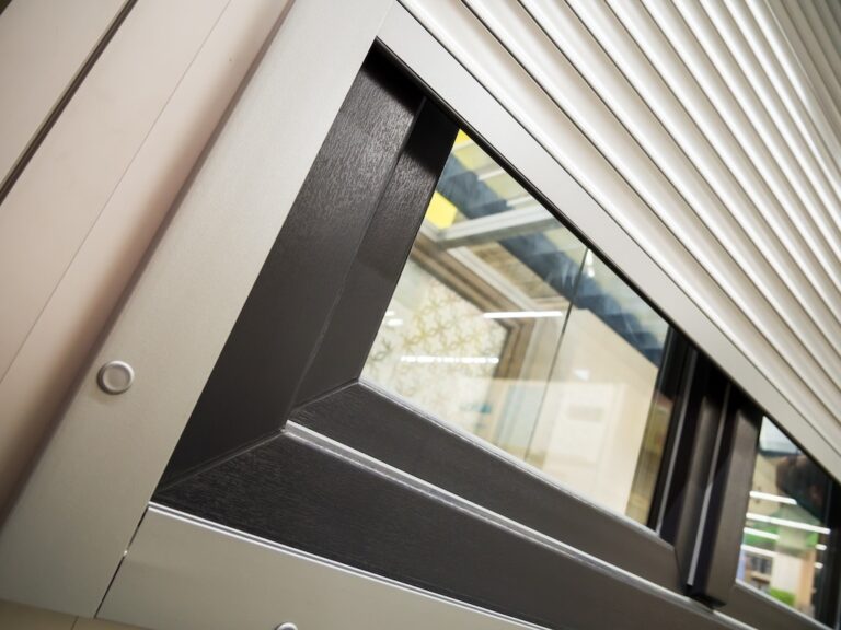 Тёплые рольставни: сохраняем тепло зимой и прохладу летом — экономия до 40% на отоплении